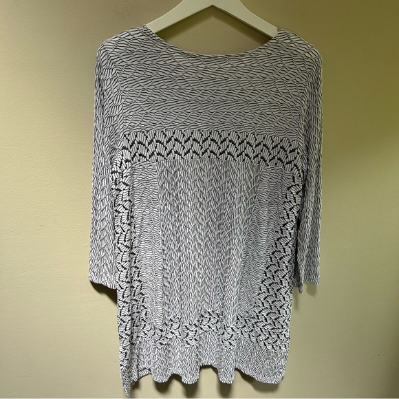 Habitat ~ Patterned Textured White Black Stretch Tunic in size Medium - Picture 9 of 9